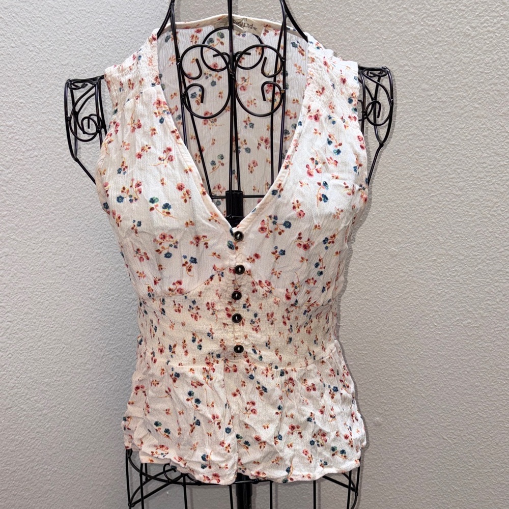 Rewind Floral Button-Front V-Neck Sleeveless Top - White